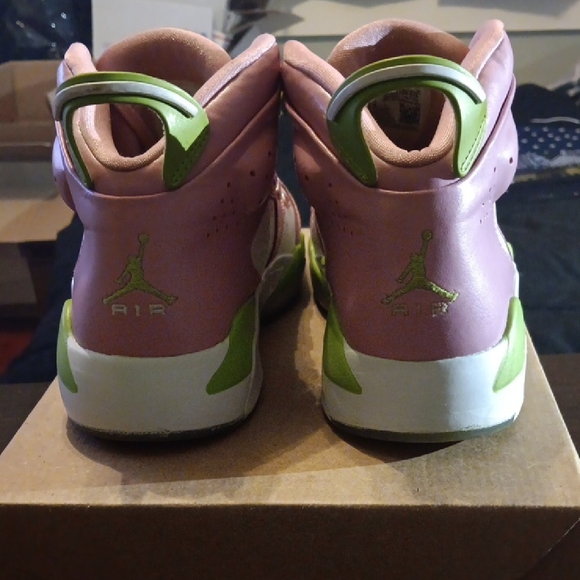 Jordan 6-17-23 (GS) Elemental Pink and Vivid Green Mens 7Y Girls 8.5 EUC - Picture 5 of 9